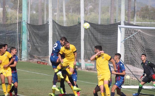 Acuña debuta con el Hércules en el amistoso sin goles ante el filial del Levante