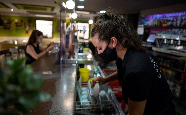 La contratación cae por encima del 22% en agosto en las comarcas centrales