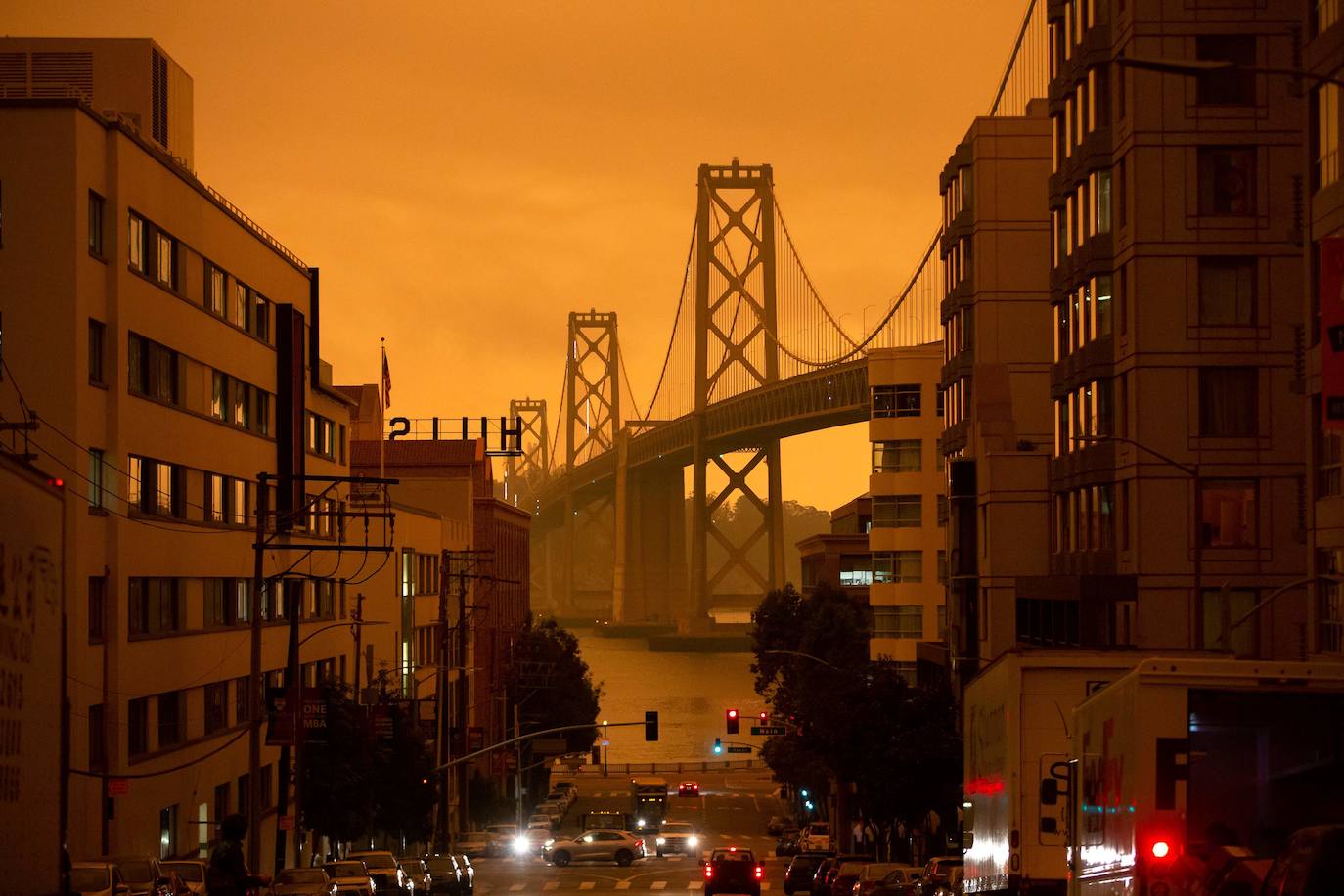 Espectacular amanecer de fuego en San Francisco