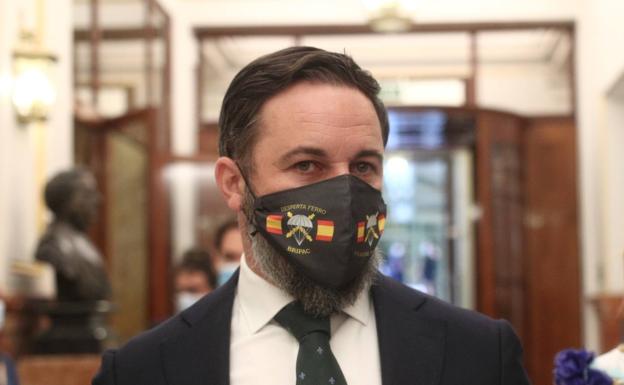 La sorprendente nueva mascarilla de Abascal