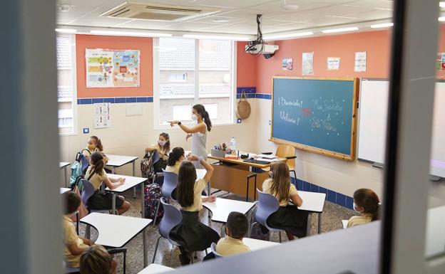 El curso arranca con más de 1.700 plazas de profesores sin cubrir