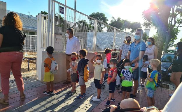 El colegio la Balaguera de Albal inicia hoy las clases tras el positivo de una profesora