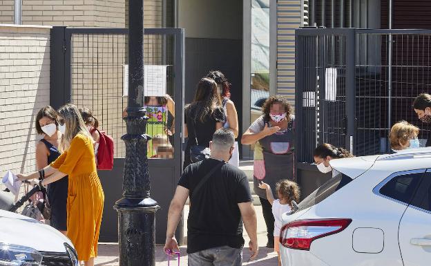 La primera semana del curso escolar acaba con 180 alumnos confinados