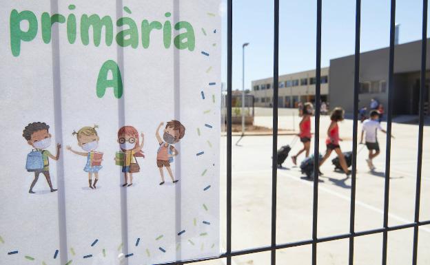 32 aulas confinadas en 12 colegios durante la primera semana de clase