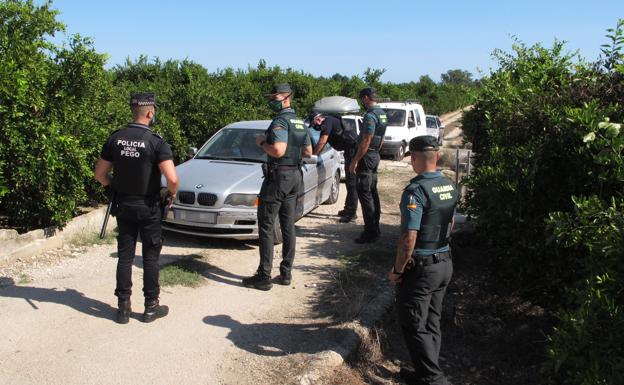 Las fuerzas de seguridad redoblan esfuerzos en parajes para evitar fiestas y contagios