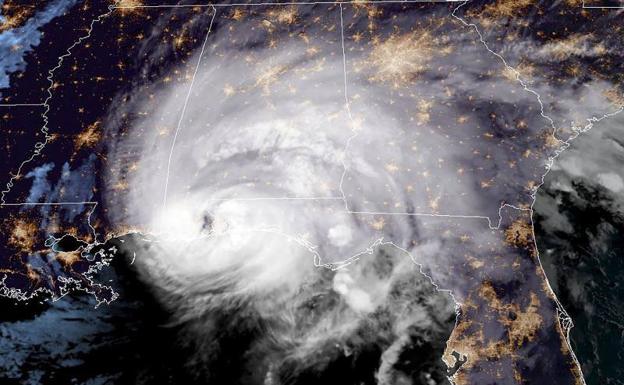 El huracán Sally toca tierra en Alabama con vientos de 165 km/h