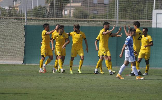 El Hércules solventa el test más serio de la pretemporada con dos acciones brillantes de Acuña y Benja