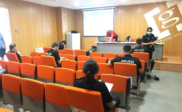 La Policía Local de Guadassuar incorpora pistolas eléctricas a su equipamiento