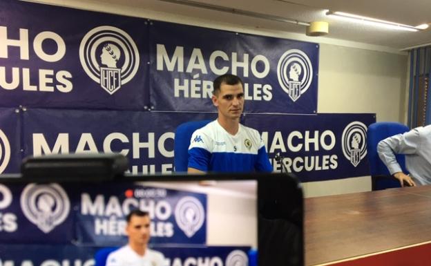 El Hércules presenta a Buenacasa: «Necesitaba un club que creyera en mí»