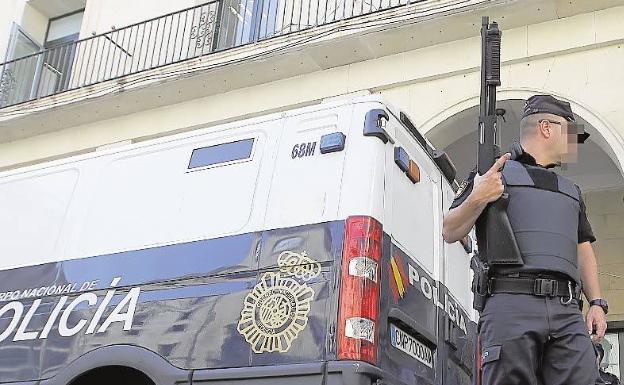 Detenido un prófugo de Alicante por homicidio y falsificación de moneda