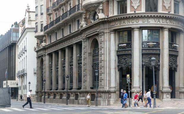 CaixaBank y Bankia dan luz verde a crear el primer banco de España