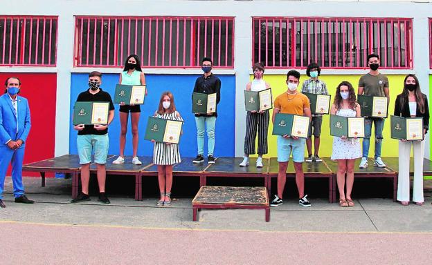 Entrega los Premios Académicos a los mejores alumnos de la localidad