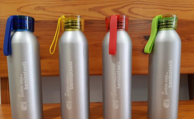 El Poble Nou de Benitatxell destierra los envases de plástico de un solo uso en edificios municipales