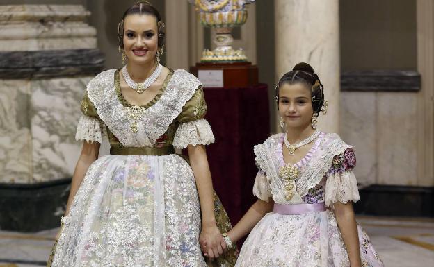 Una imposición de bandas de falleras mayores en familia