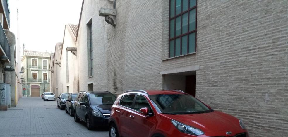 Los coches acosan las Atarazanas