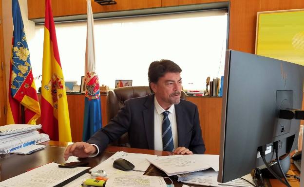 Alicante pide que el Gobierno y la Generalitat asuman el sobrecoste de la limpieza y desinfección de colegios