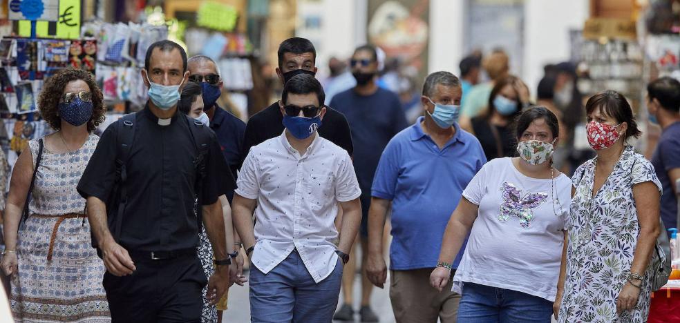 Valencia dará ahora 24.000 mascarillas a vulnerables pese a ser obligatorias desde mayo