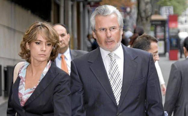 La fiscal general Dolores Delgado y Baltasar Garzón formalizan su relación de pareja