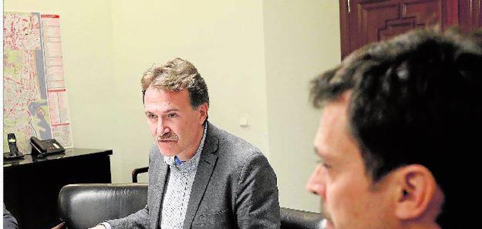 Grezzi se enroca: «La salida del gerente de la EMT no está encima de la mesa»