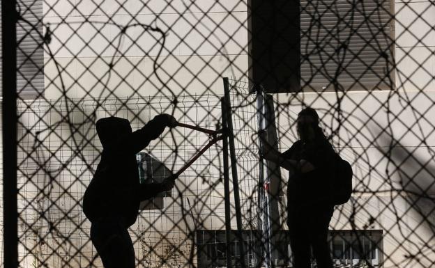 Una comunidad de vecinos logra el desalojo de una vivienda okupada propiedad de una persona fallecida