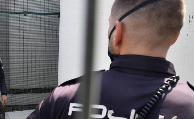 Violenta pelea en la Petxina entre dos grupos con botellas rotas y lanzamientos de adoquines