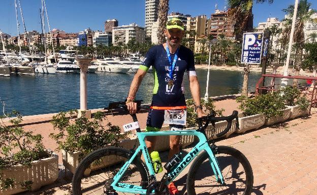 El alcireño Iván Valencia se alza con el Autonómico de Triatlón en su categoría