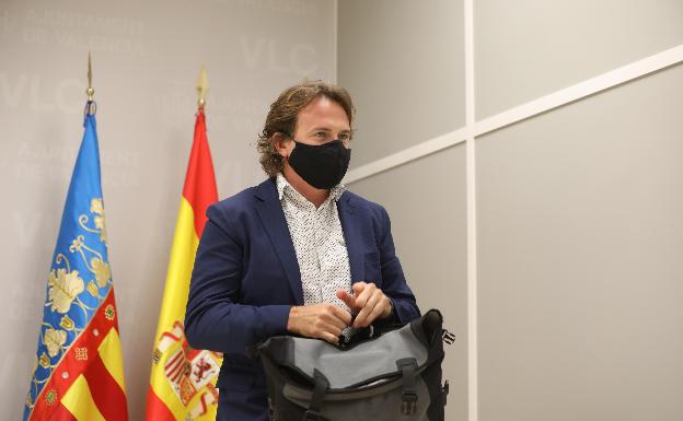 Grezzi se atrinchera para no dar cien documentos de la EMT al PP