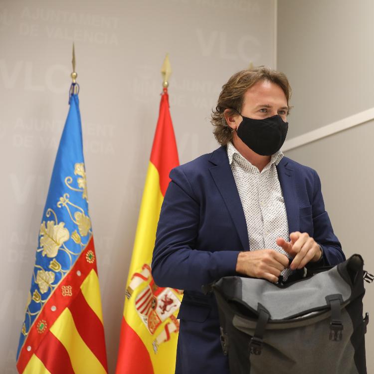 Grezzi se atrinchera para no dar cien documentos de la EMT al PP
