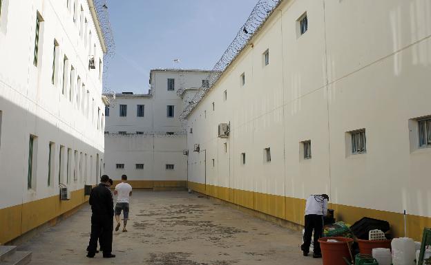 La falta de médicos obliga a suspender las consultas en los módulos de la cárcel de Picassent