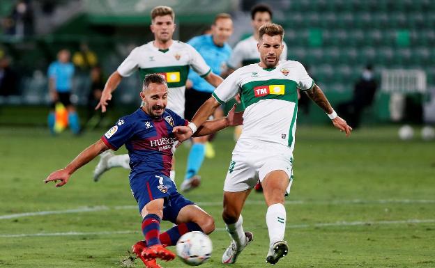 Almirón recuerda que el Elche tiene «mucho margen de mejora» tras empatar en casa ante el Huesca