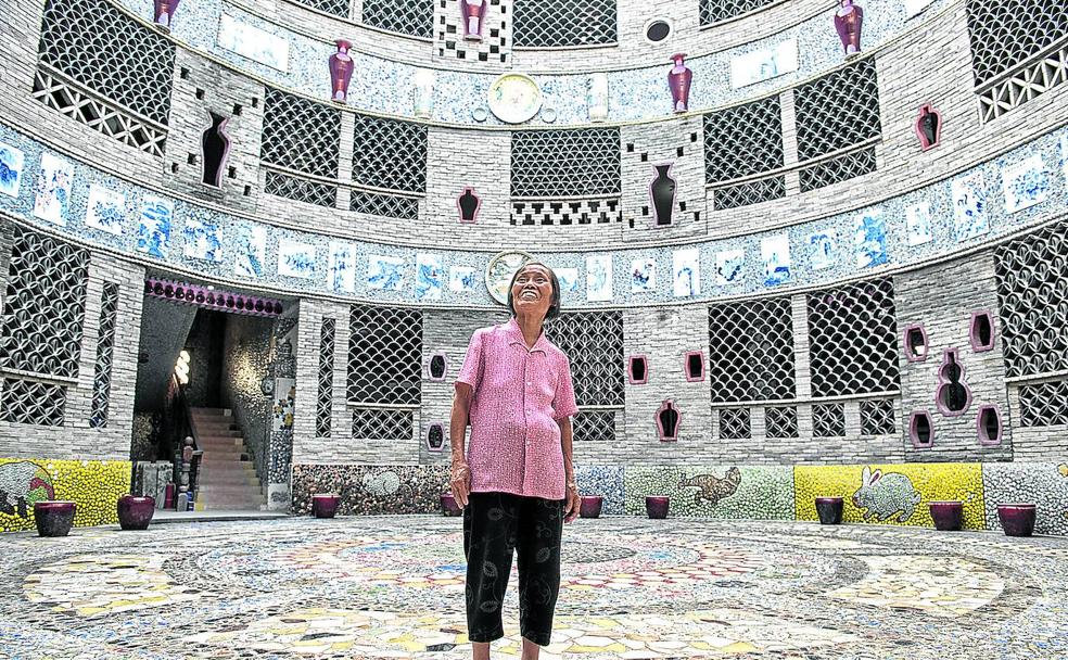 La anciana china que construye palacios de porcelana