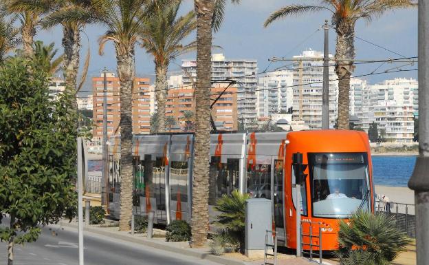 El Tram incorpora auxiliares para controlar el cumplimiento de las medidas frente al coronavirus