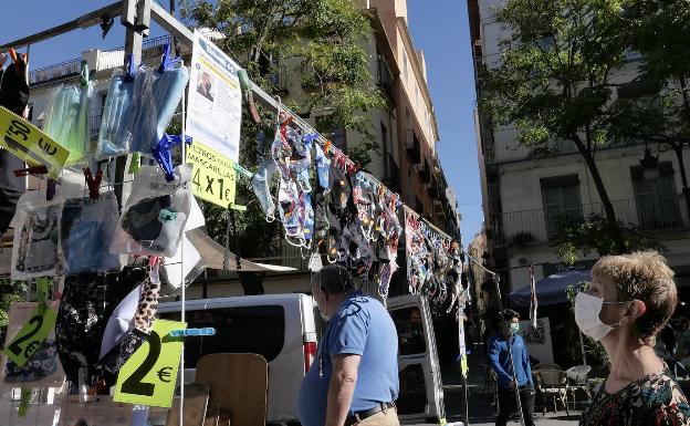 Las mascarillas de tela llegan hasta los mercadillos