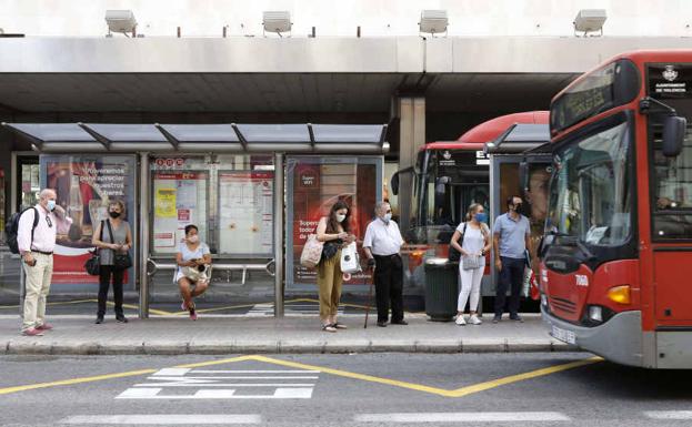 Las nuevas marquesinas de la EMT de Valencia tendrán wifi y cargadores USB