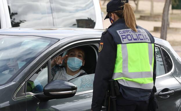 Coronavirus Hay Que Conducir Con Mascarilla Sanidad Explica Como Y Cuando Llevarla En El Coche Las Provincias