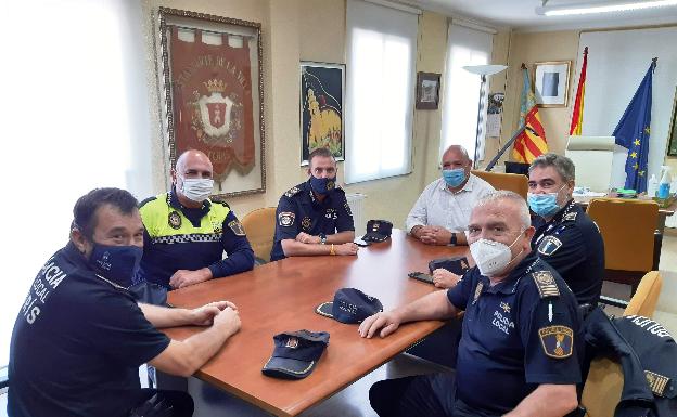 Las policías de Turís, Montroi, Montserrat, Chiva y Cheste colaborarán en operaciones para mejorar la seguridad