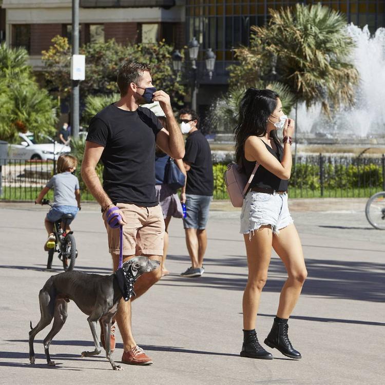 La Policía multa a 500 valencianos con 100 euros por no llevar mascarilla