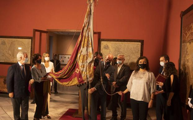 La Senyera espera a los valencianos