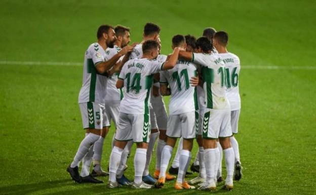 El Elche suspende los entrenamientos tras detectarse un brote en el Martínez Valero