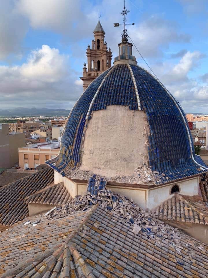 Cae parte del tejado de la cúpula de la iglesia de Massamagrell