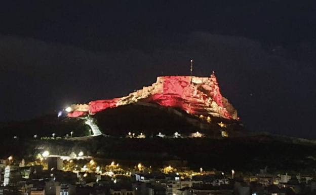 El Castillo de Santa Bárbara ya celebra el día de la Hispanidad