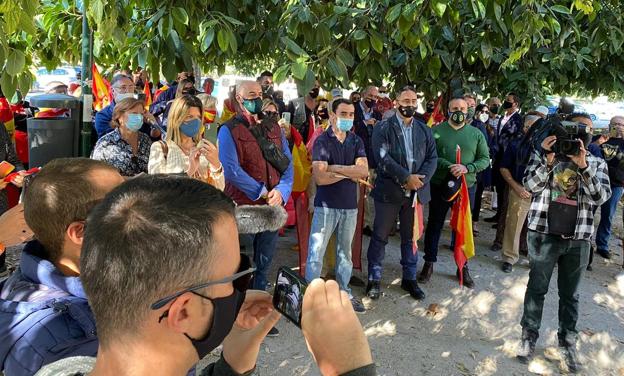 Decenas de personas se manifiestan en la Alameda de Valencia para pedir la dimisión del Gobierno