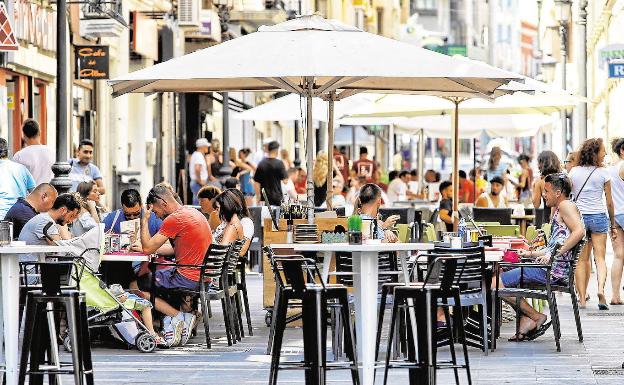 Los hosteleros de Alicante piden mantener los ERTE hasta la apertura total de sus negocios