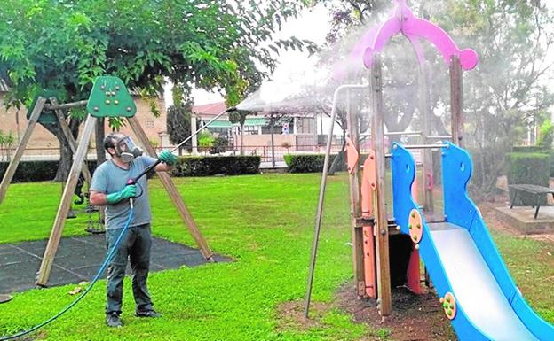 Guadassuar cierra parques y limita a 10 el aforo en reunioness por Covid