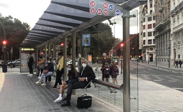 «Cuando hay paro llego tarde porque espero el autobús durante una hora»