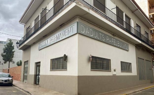 El Centro de Formación de Personas Adultas de Rafelbunyol inicia el curso en unas instalaciones renovadas