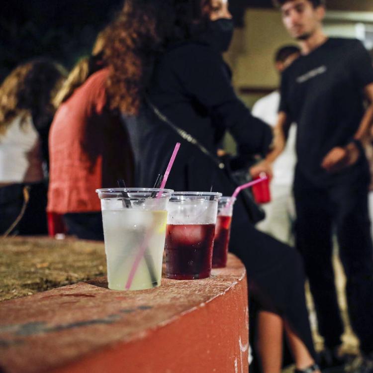 La policía impone 21 multas al día en los botellones de Valencia desde junio