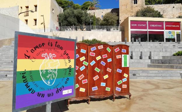 Dénia 'sale del armario' en la Plaça del Consell