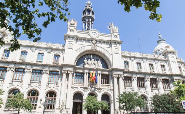 El Consell negocia comprar Correos cuando languidecen media docena de edificios