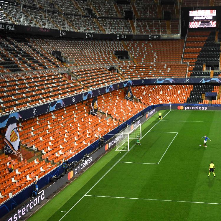 El estricto protocolo de vuelta de los espectadores a Mestalla y Orriols